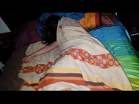 ❤️ Kasupoeg sõimab oma noort kasuema, kui ta magab. ❤❌ Super porno at us ❤